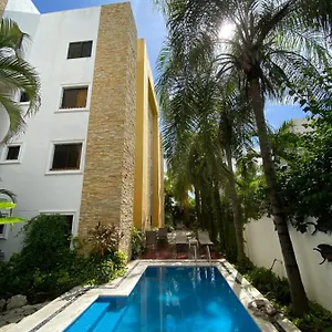 https://las-golondrinas.quintano-roohotels.com